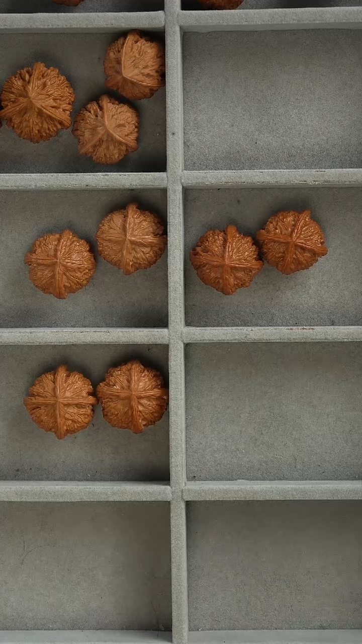 文玩核桃把件尺寸37左右全品金锭四棱