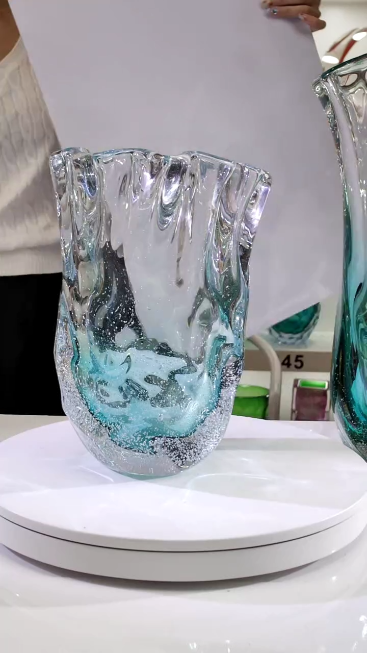 湖水绿色荷叶开口花瓶