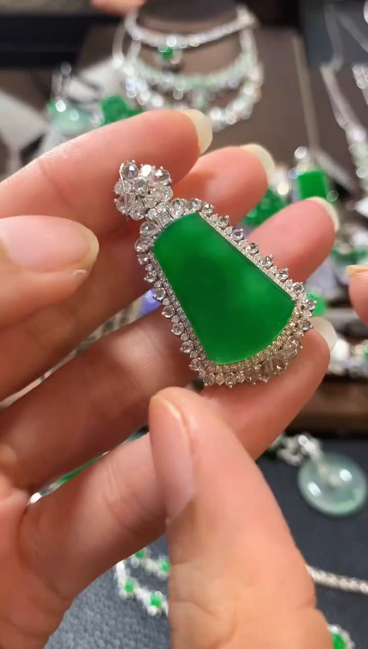 吊坠(不含链)18K金镶嵌翡翠n61  