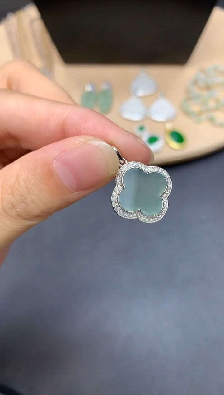 【闪购商品】翡翠吊坠(不含链)银S925镶嵌四叶草【多样性发其一】