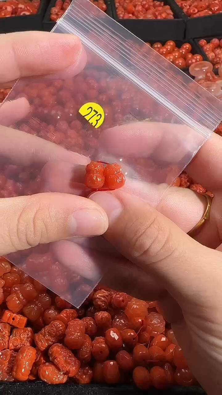 颈饰未镶嵌南红玛瑙1