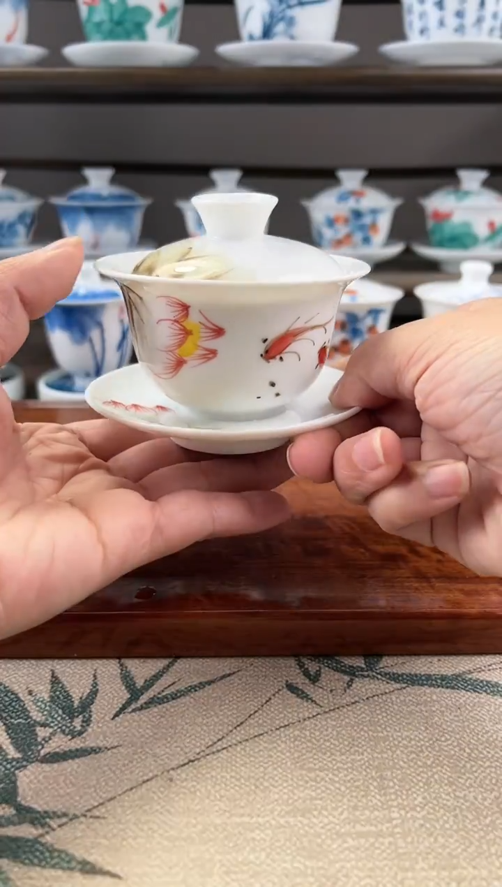 微瑕红鱼荷花130ml三才盖碗