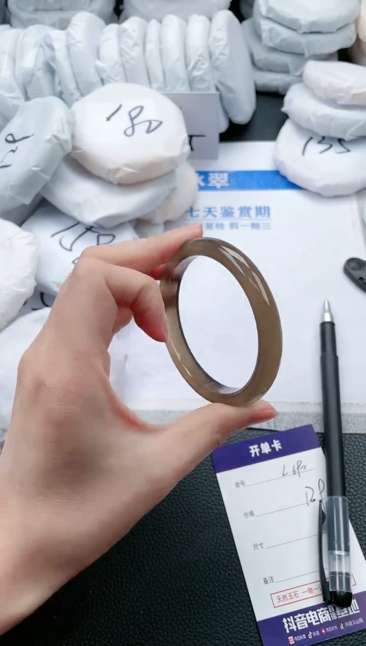 【闪购商品】石英质玉手镯未镶嵌L690