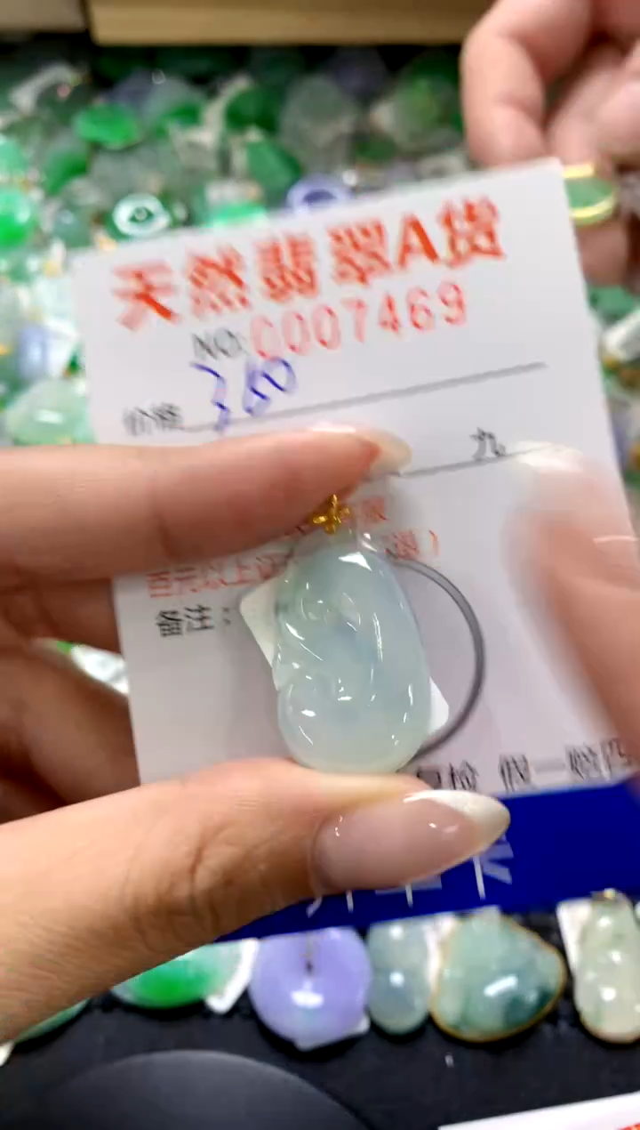 翡翠18K金镶嵌颈饰1111111111111111