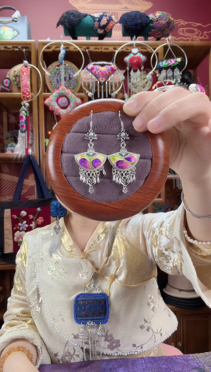 刺绣耳环81甜甜家