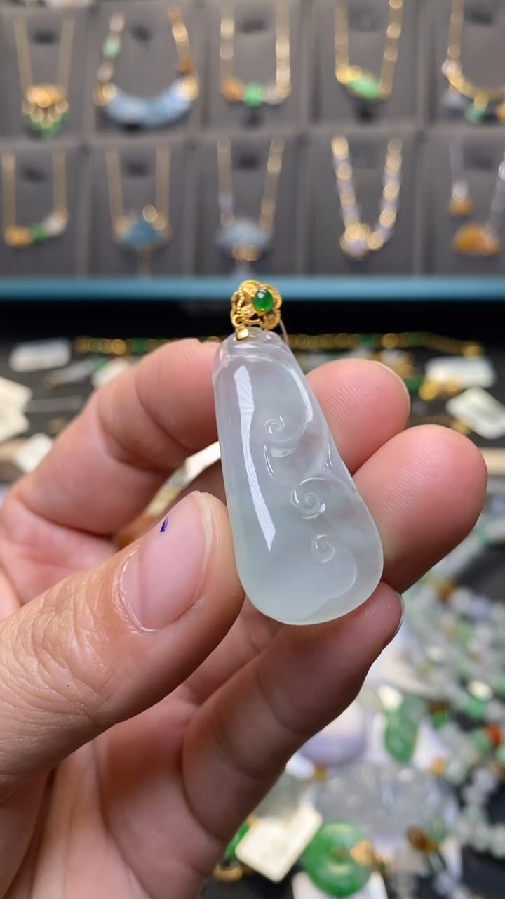 颈饰18K金镶嵌翡翠净货37583