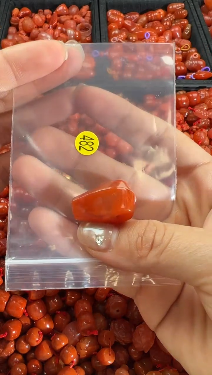 【闪购商品】南红玛瑙颈饰未镶嵌1