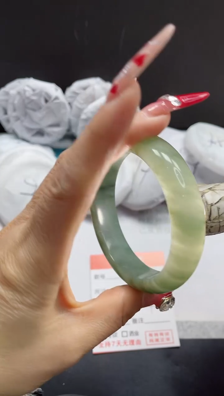 【闪购商品】石英质玉手镯未镶嵌16