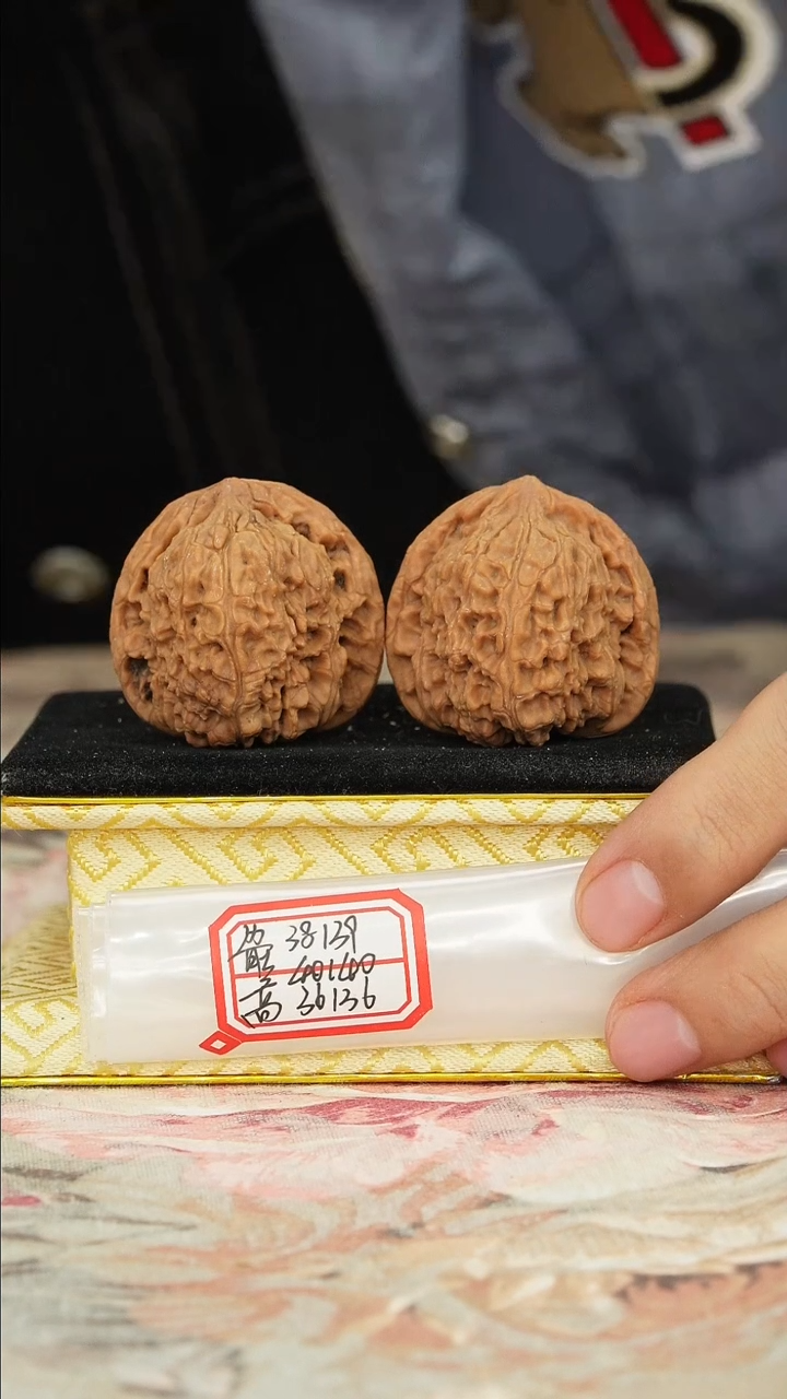 【闪购商品】文玩核桃把件赵喜满南将石