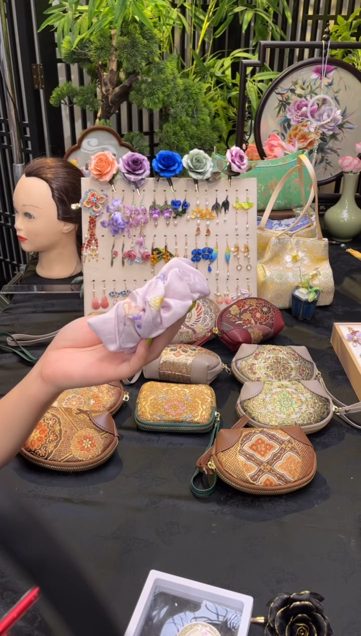 织绣畅*呀非遗绒花手工饰品