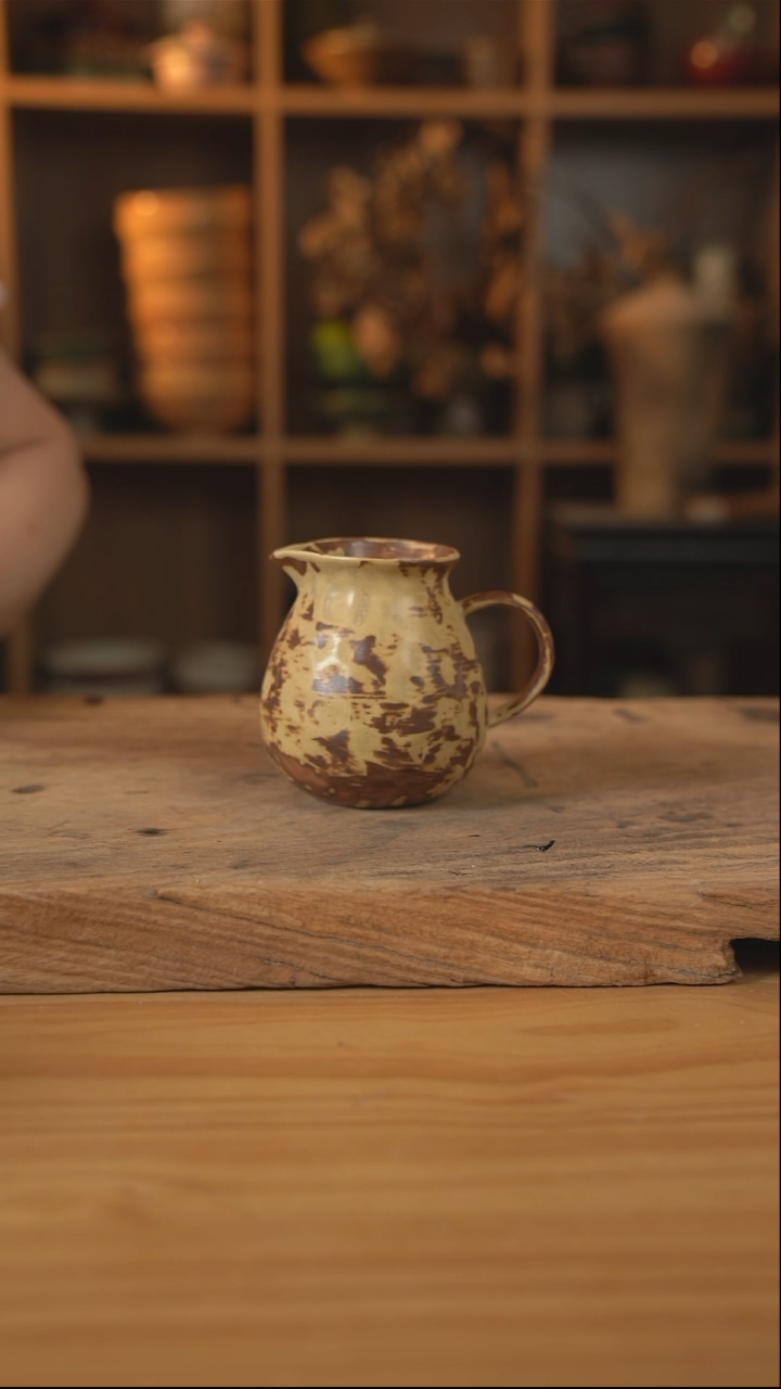 虎皮色的企鹅奶壶