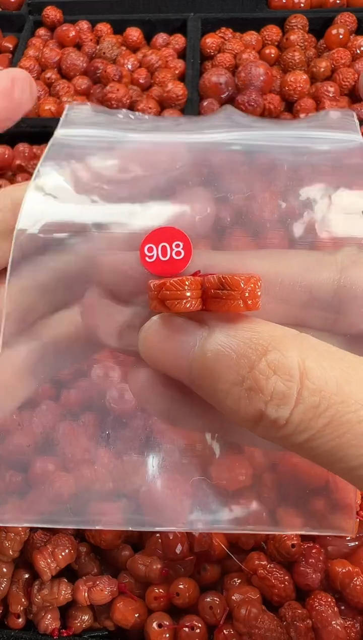 颈饰未镶嵌南红玛瑙1