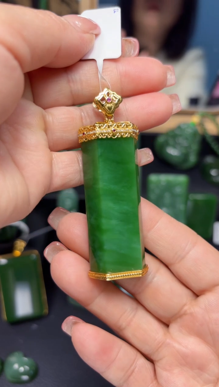 【闪购商品】和田玉（碧玉）吊坠(赠链)18K金镶嵌1