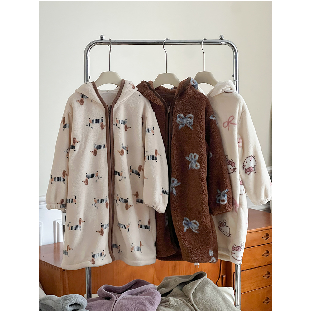 【依妈家】冬儿童保暖加厚毛绒纯色家居服男童珊瑚绒卡通睡袍25K005