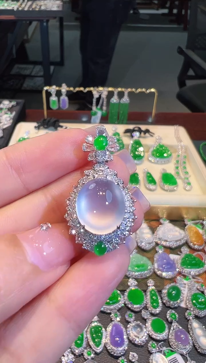 【闪购商品】翡翠吊坠(不含链)18K金镶嵌翡翠