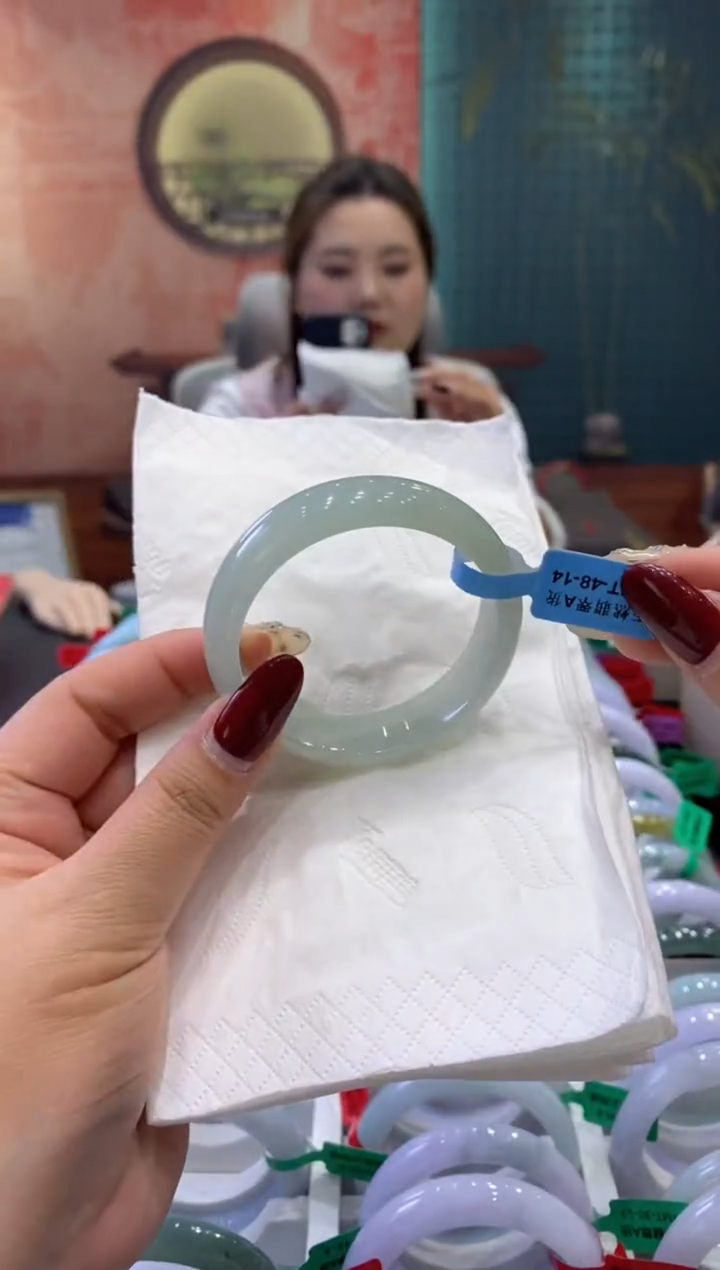 【闪购商品】翡翠手镯未镶嵌多人0003792