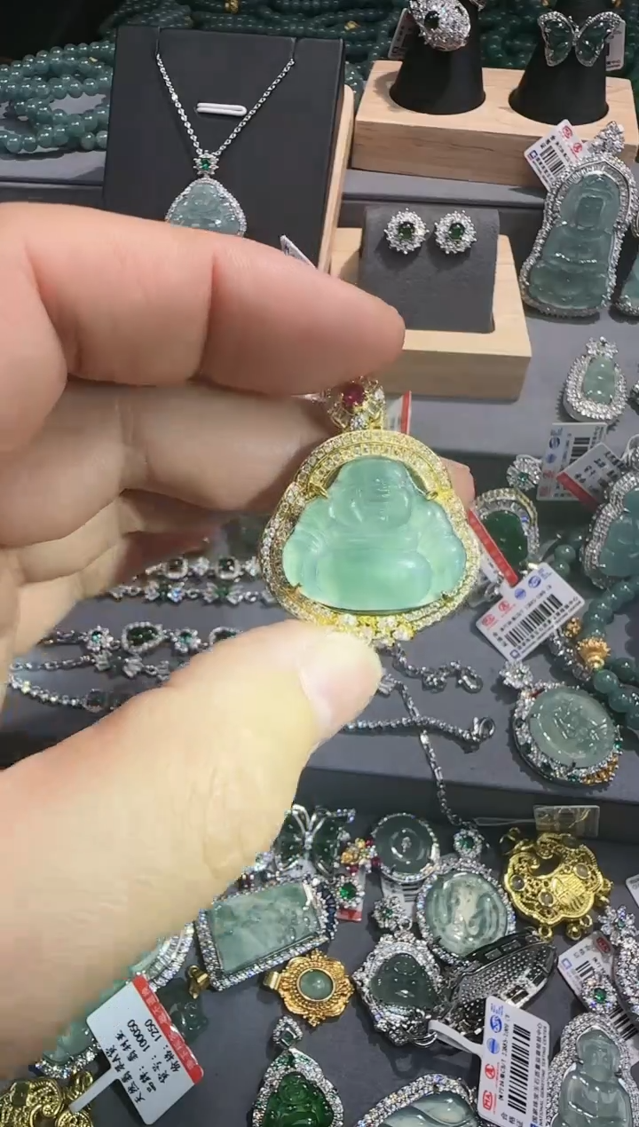 【闪购商品】翡翠吊坠(赠链)未镶嵌翡翠A货源头工厂带证书发