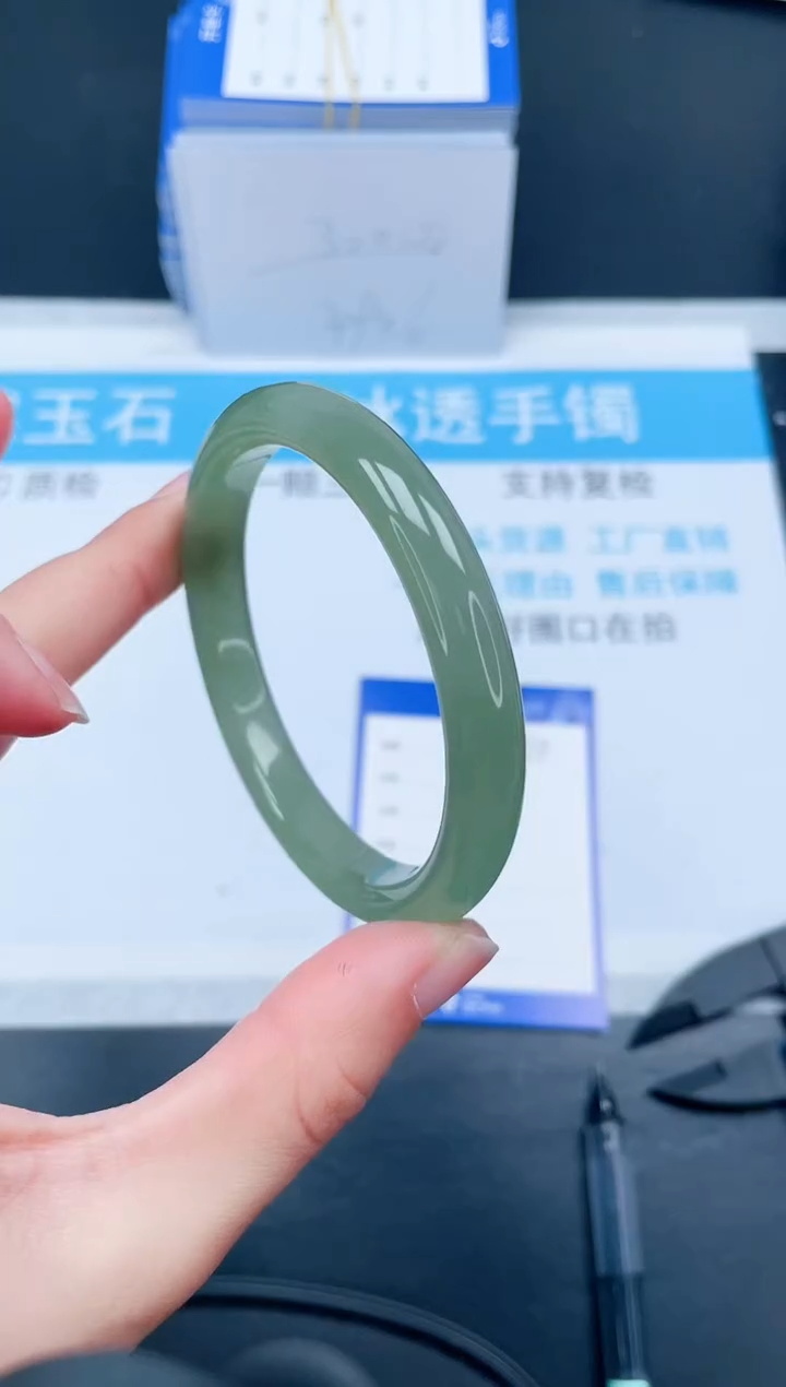 【闪购商品】石英质玉手镯未镶嵌194-60.7