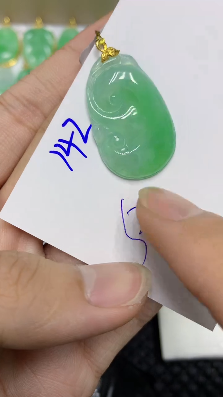 颈饰18K金镶嵌翡翠翡翠11111111