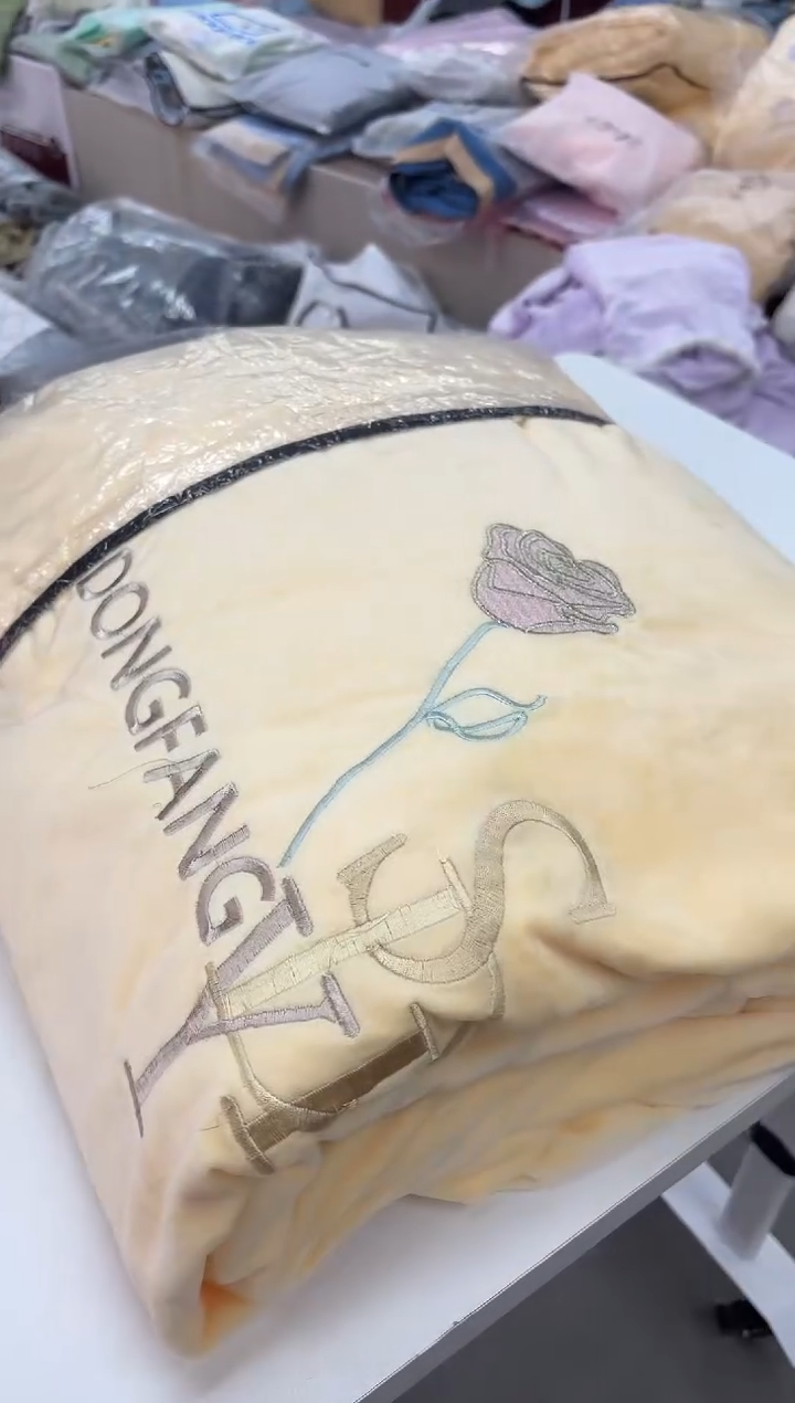 氨纶2米宝宝绒四件套黄色玫瑰