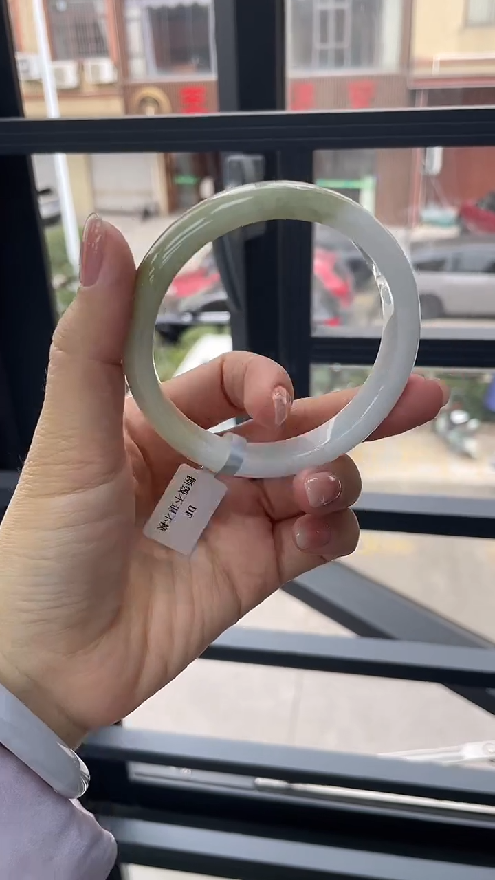 未镶嵌手镯翡翠末***?手镯