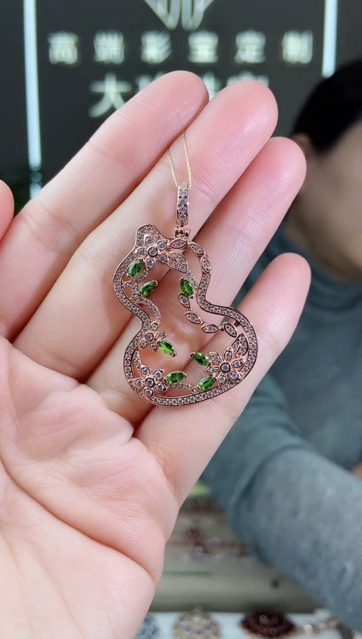 【闪购商品】透辉石颈饰银S925镶嵌颈饰