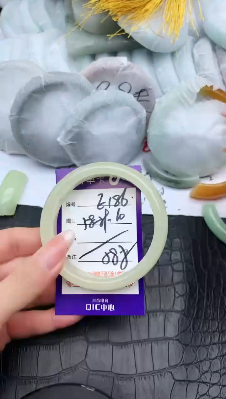 未镶嵌手镯石英质玉E186-58-60