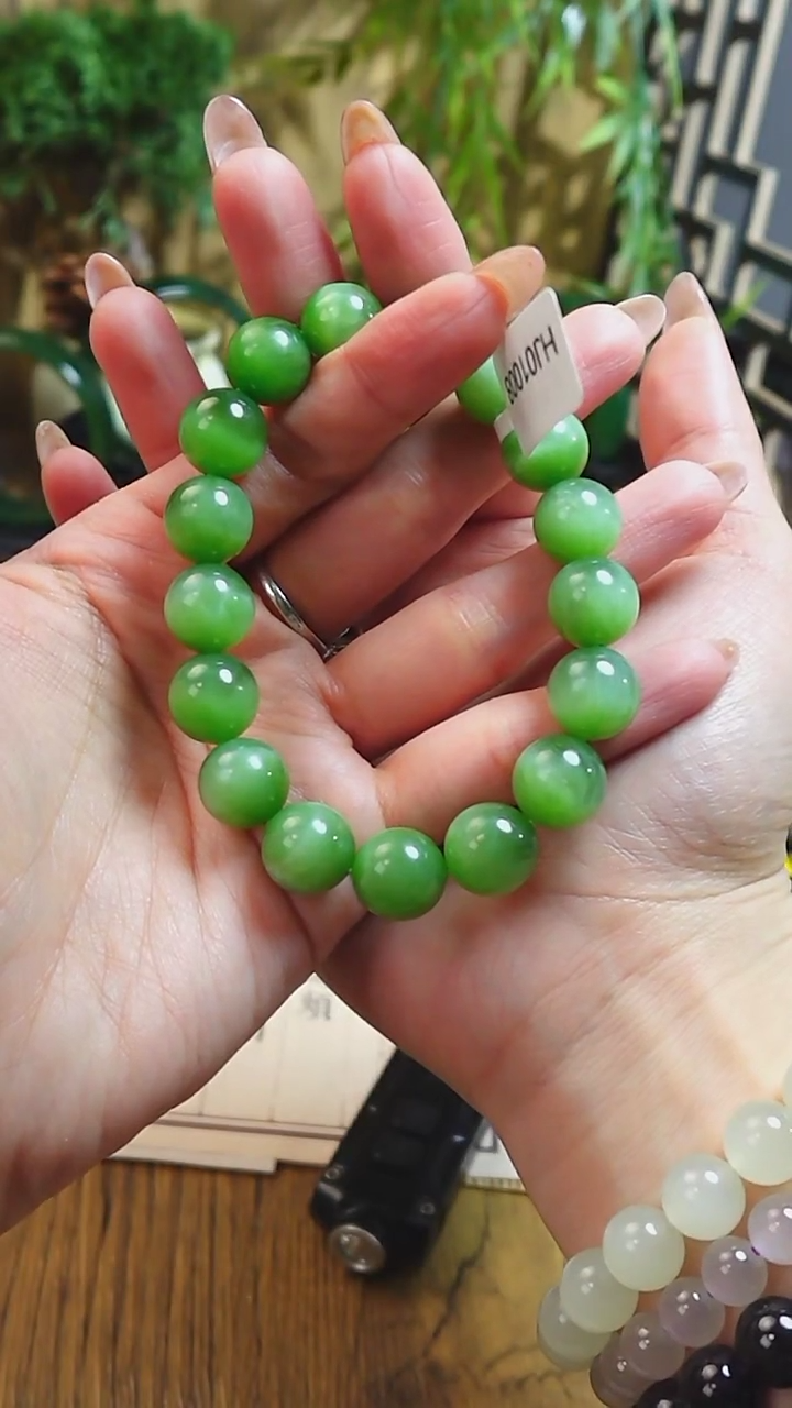 【闪购商品】和田玉手串未镶嵌俄料碧玉浓果绿猫眼卡12mm