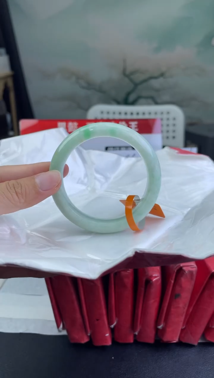 翡翠手镯未镶嵌22翡翠手镯（微瑕）