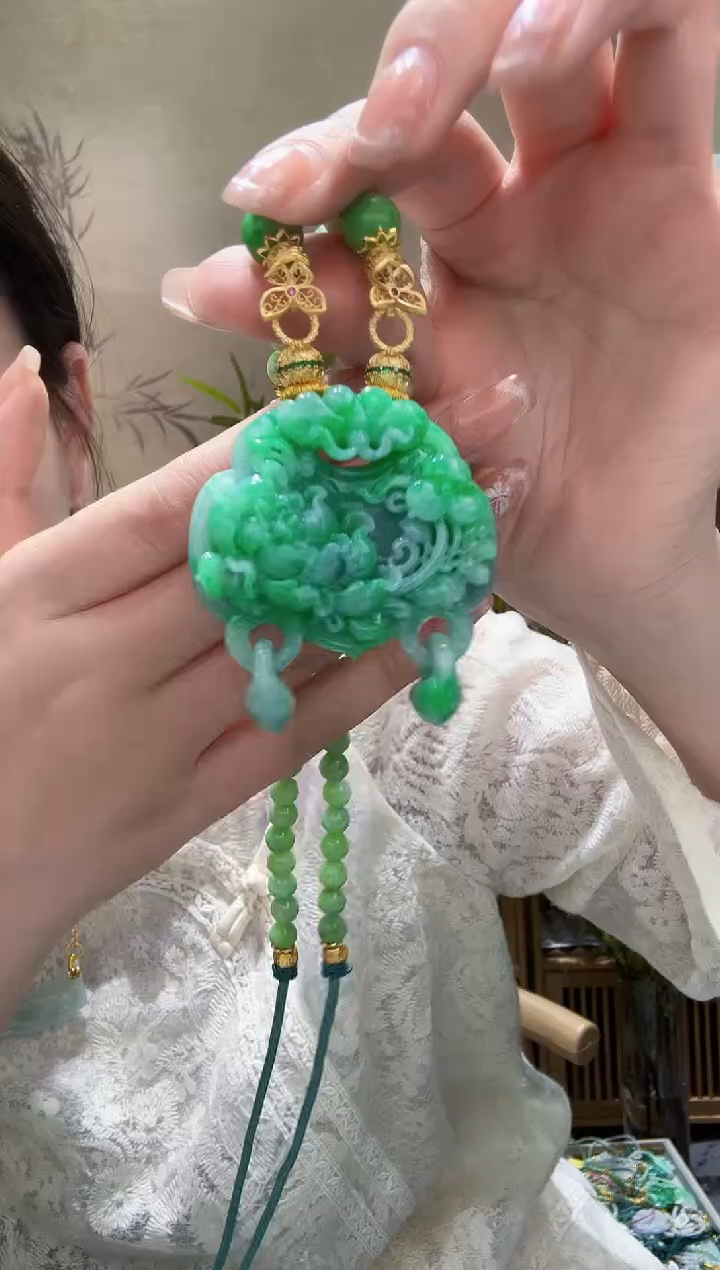 【闪购商品】翡翠未镶嵌颈饰吊坠