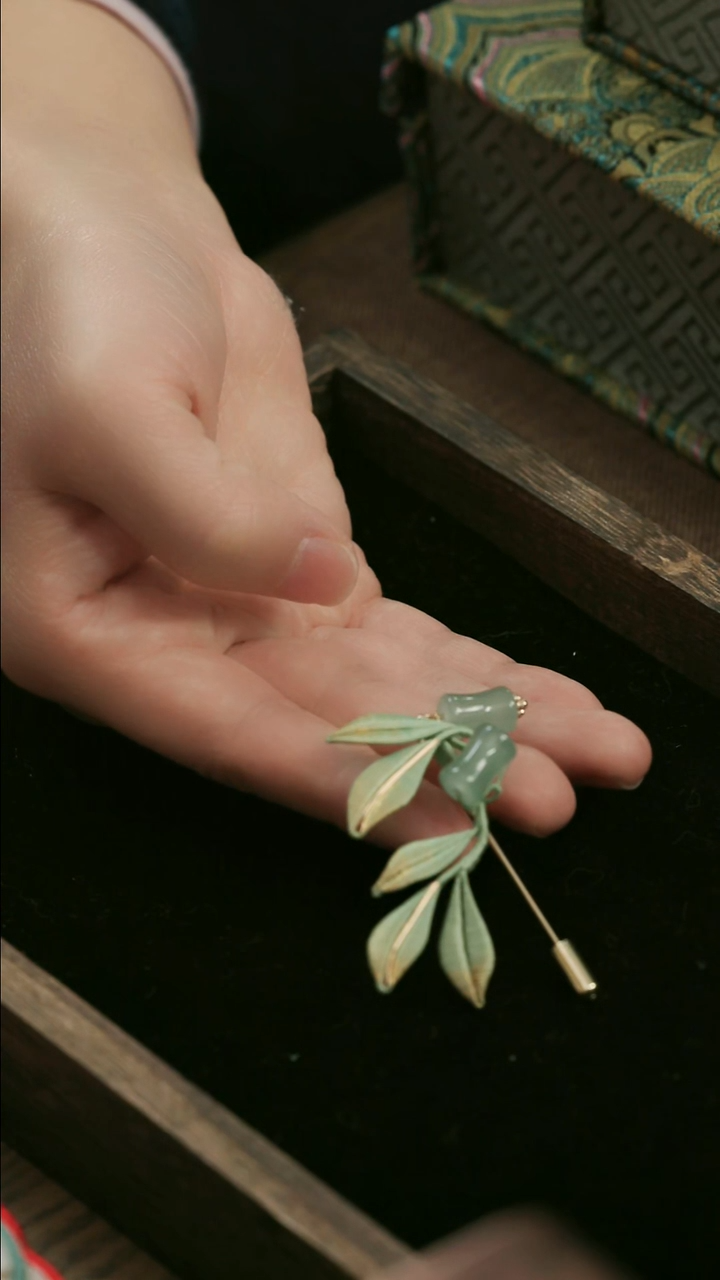 刺绣湘传礼纯手工胸针