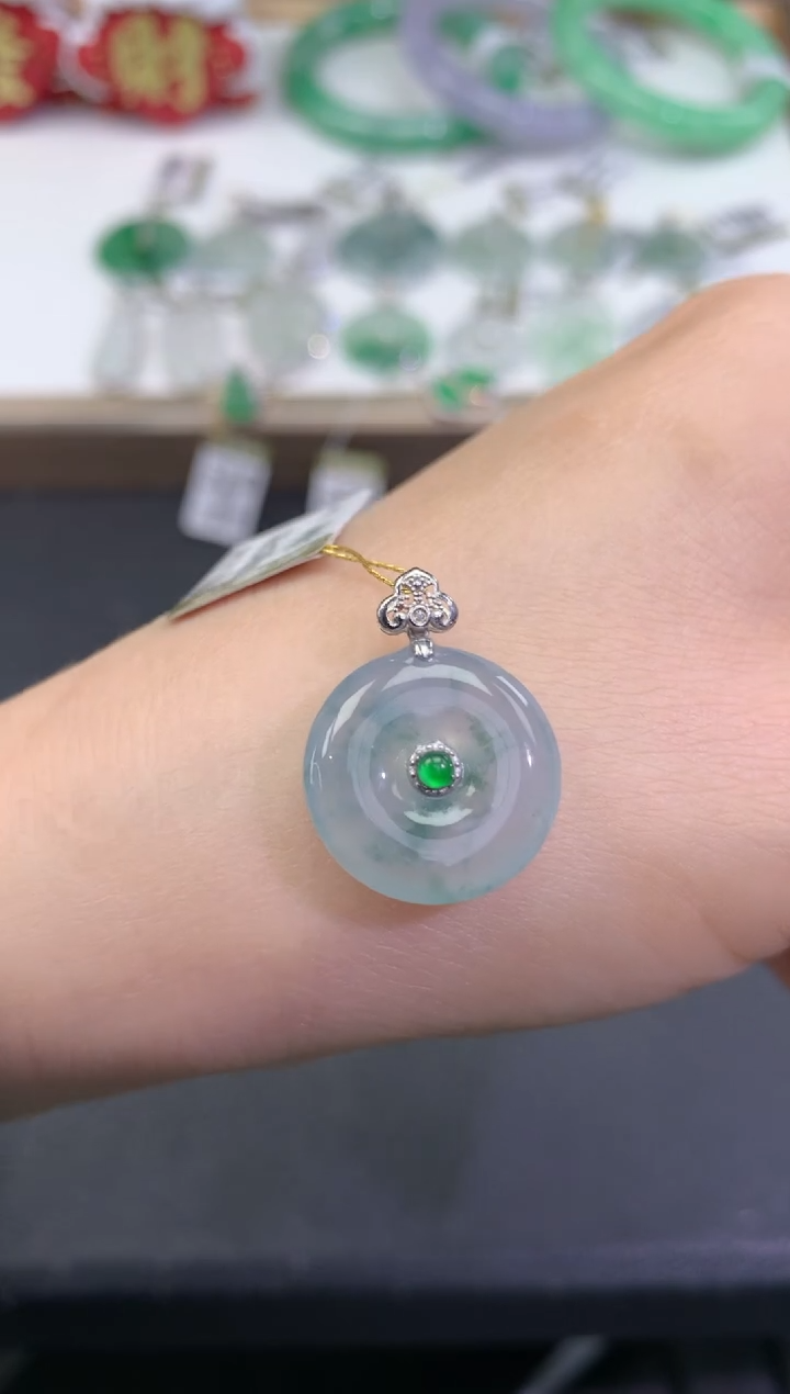 【闪购商品】翡翠颈饰18K金镶嵌         