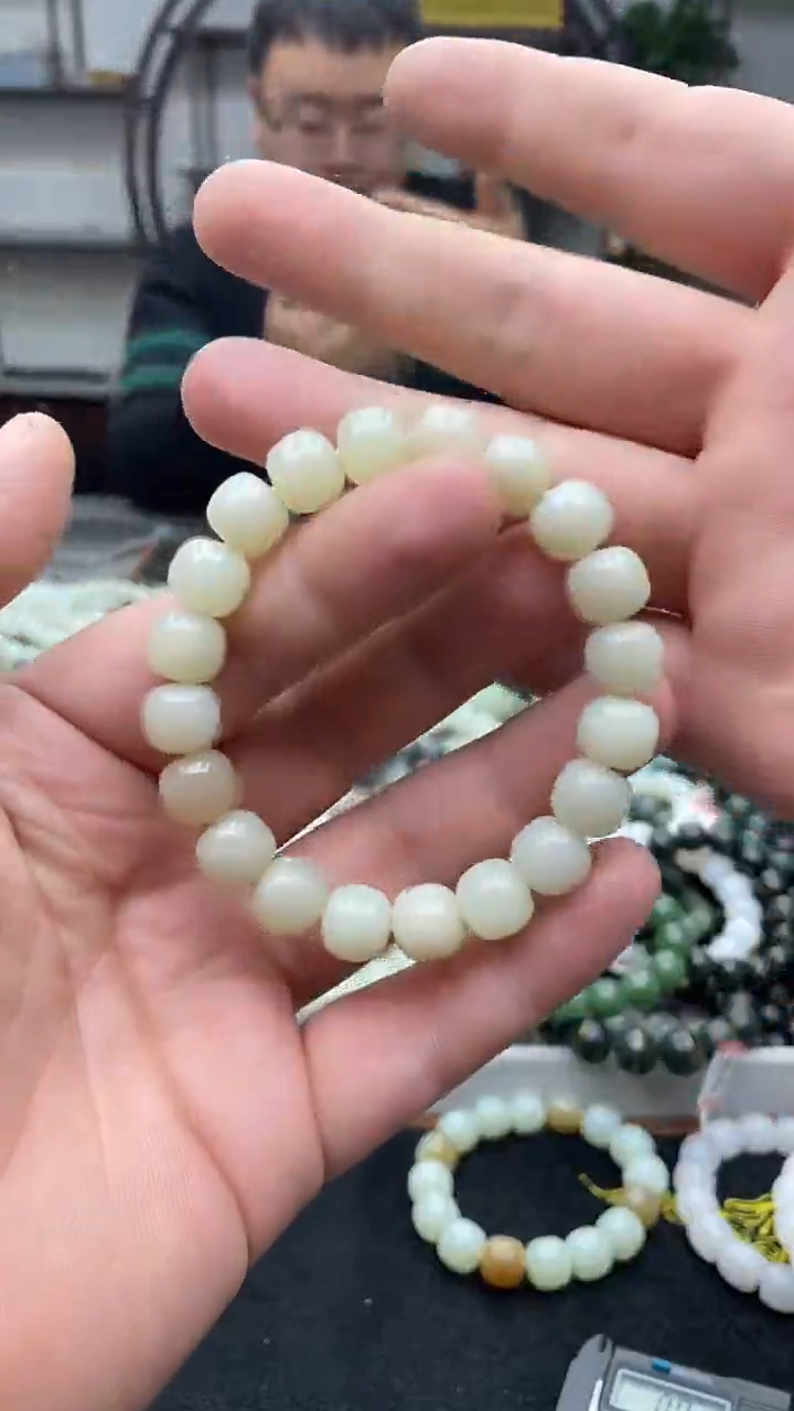 未镶嵌手串和田玉新疆且末浅糖11有包容...介意勿拍