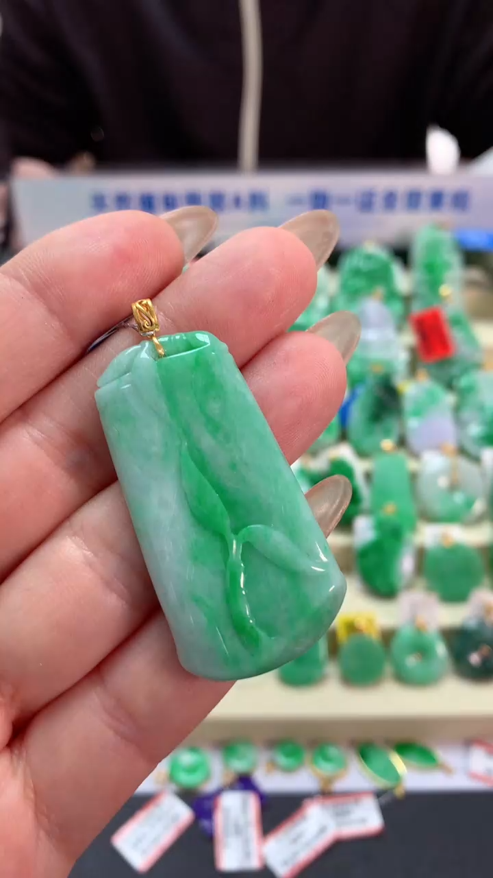 【闪购商品】翡翠吊坠(不含链)18K金镶嵌挂件