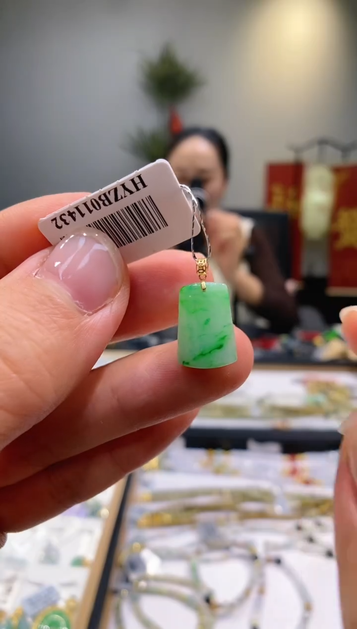 【闪购商品】翡翠吊坠(不含链)18K金镶嵌无事牌