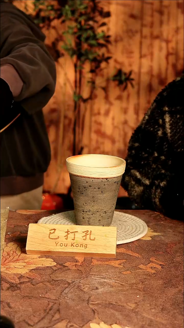 陶瓷4-212高15口12误差2已打孔