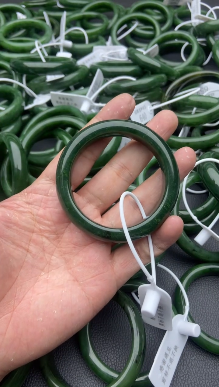 未镶嵌手镯和田玉（碧玉）25-56.7