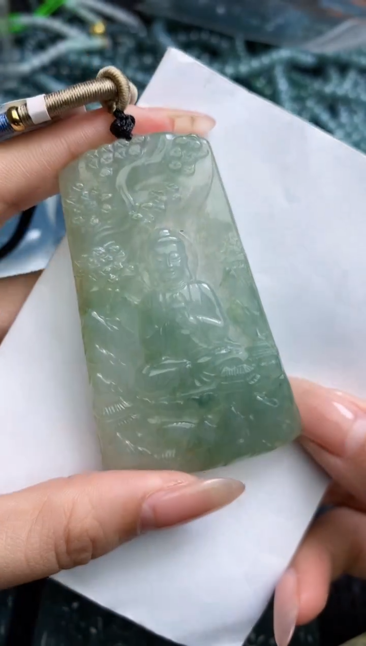 【闪购商品】翡翠颈饰未镶嵌         