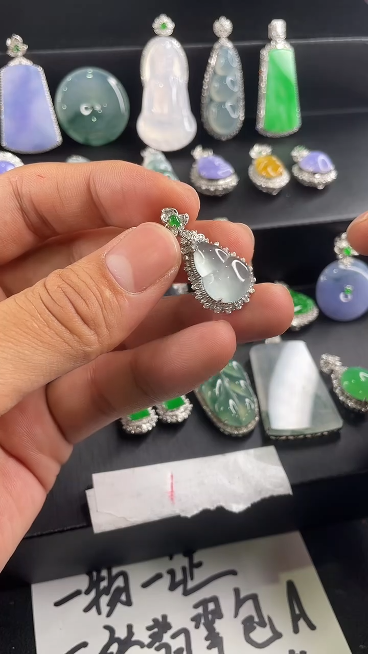 【闪购商品】翡翠吊坠(不含链)18K金镶嵌吊坠