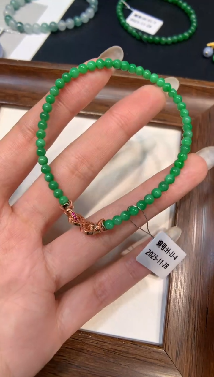 颈饰未镶嵌翡翠手串