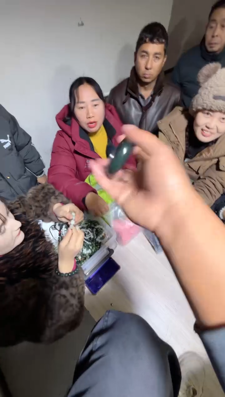 未镶嵌和田玉（糖玉）挂件和田玉