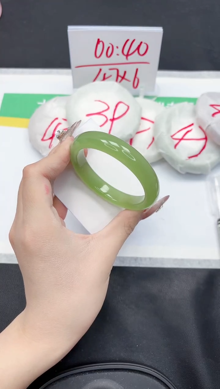 【闪购商品】石英质玉手镯未镶嵌127-56