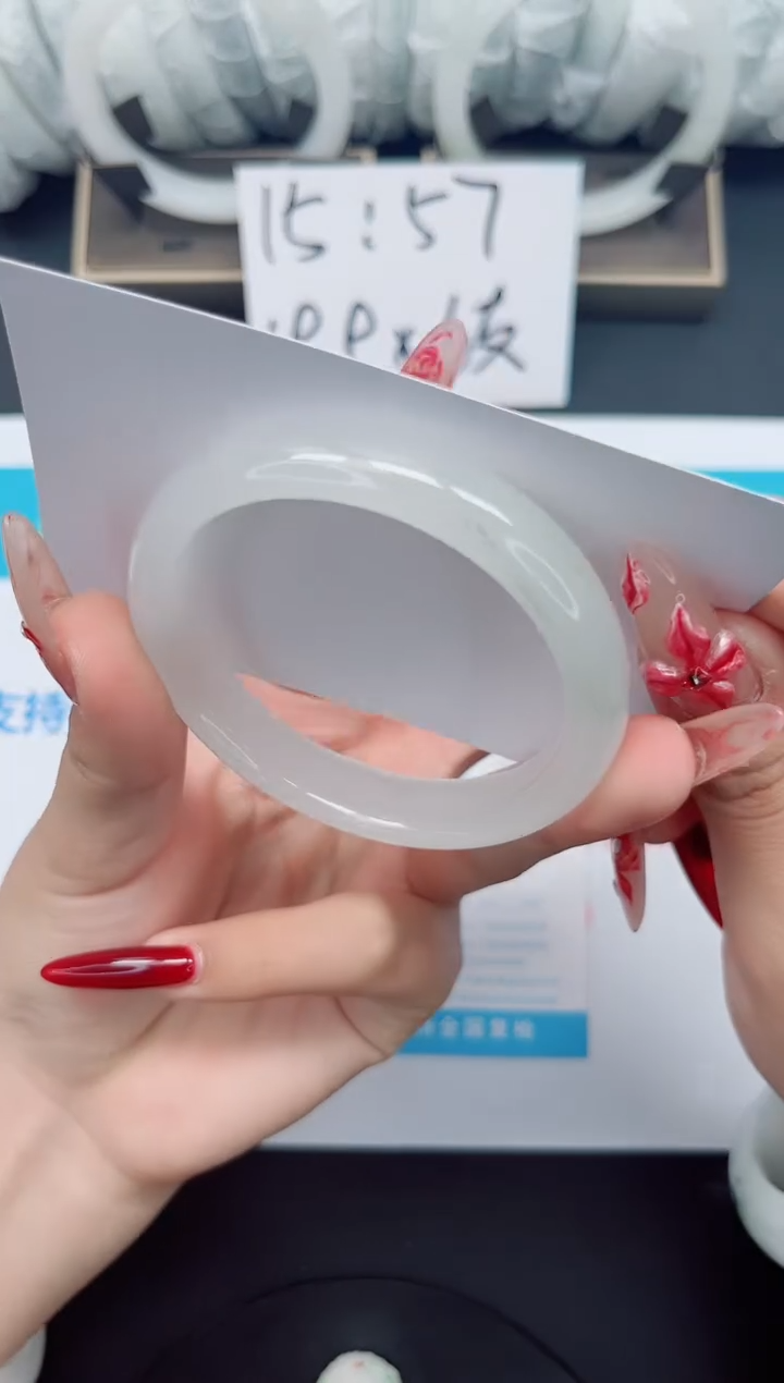 【闪购商品】石英质玉手镯未镶嵌b58