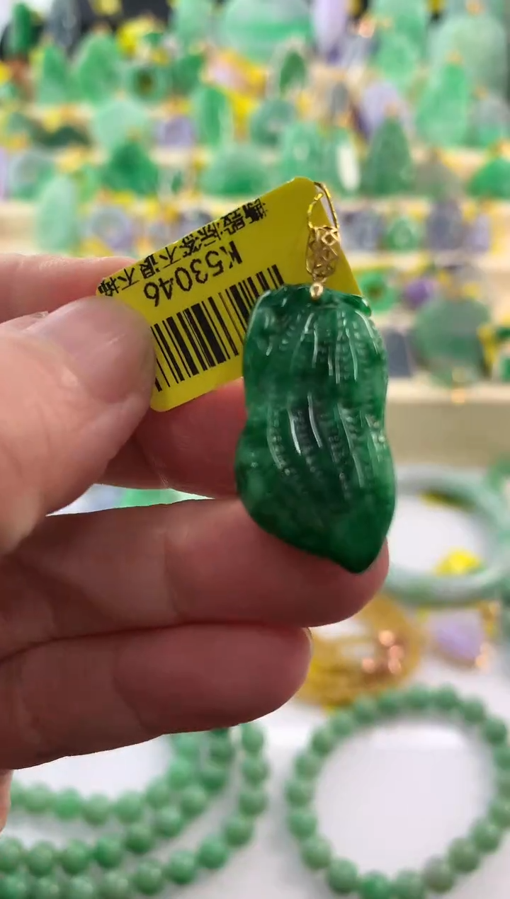 颈饰18K金镶嵌翡翠挂件