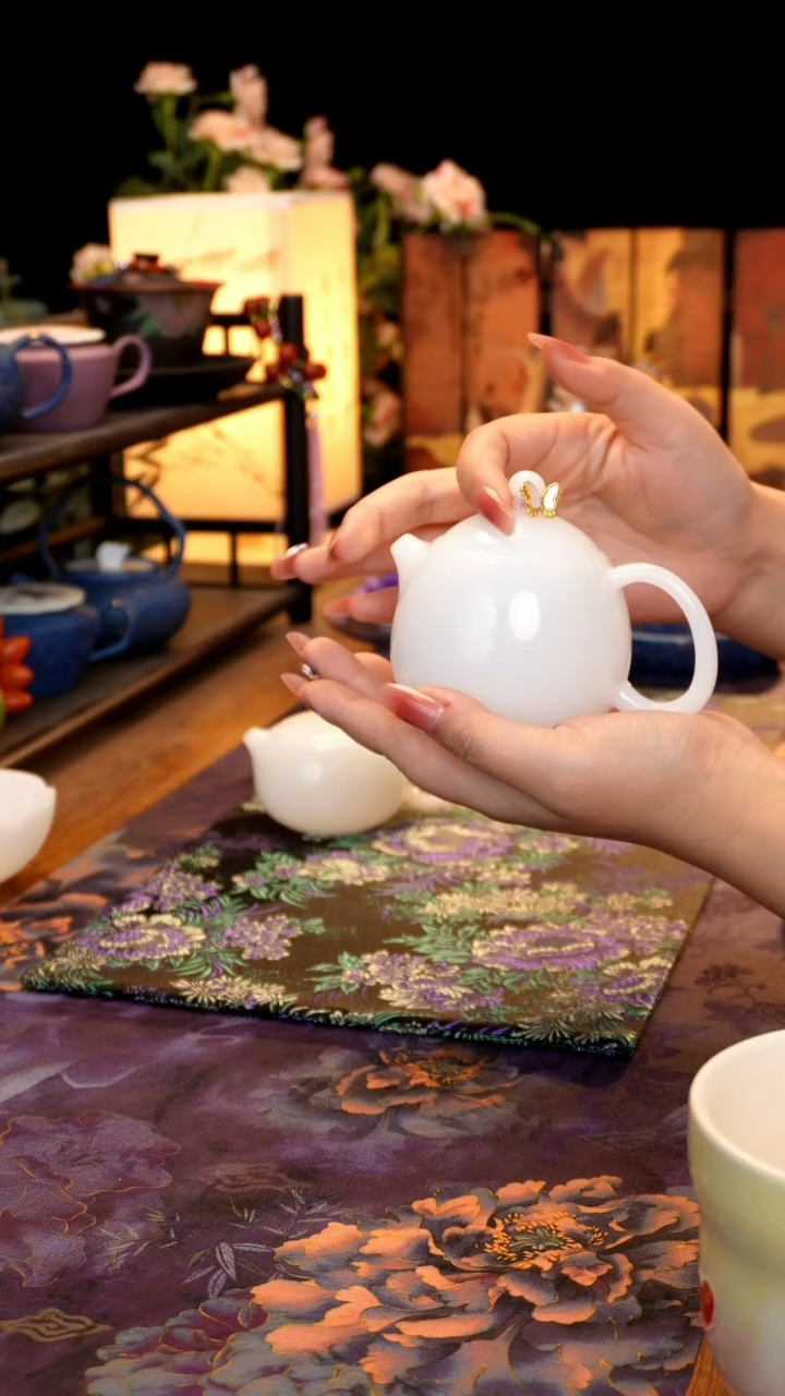 白璞玉龙蛋壶······