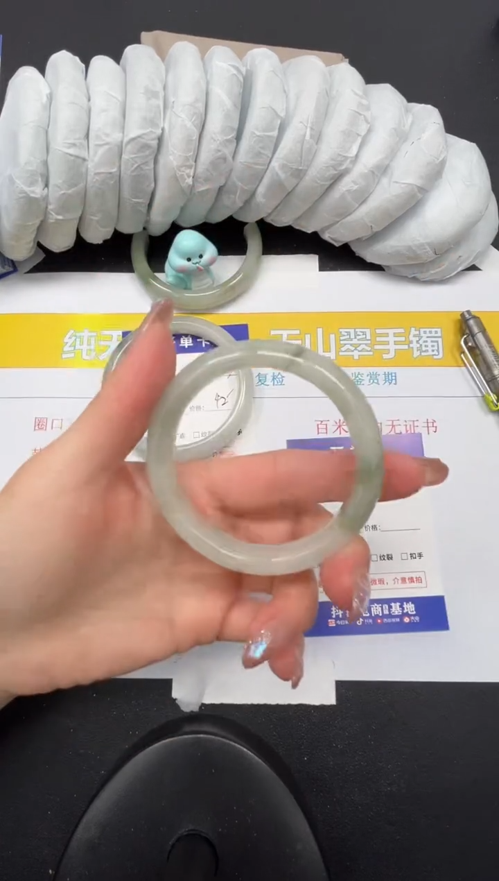 【闪购商品】石英质玉手镯未镶嵌58-53.6