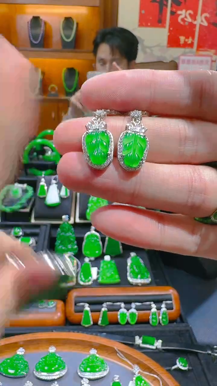 【闪购商品】翡翠耳饰未镶嵌天然A货翡翠