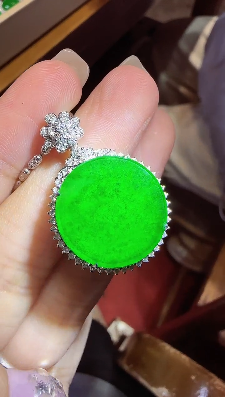 【闪购商品】翡翠吊坠(不含链)18K金镶嵌圆牌