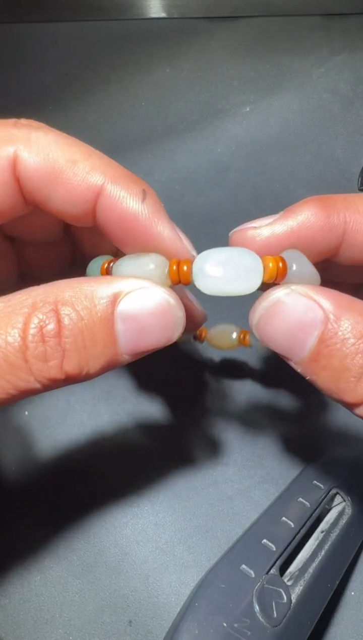 未镶嵌和田玉（糖玉）挂件和田玉