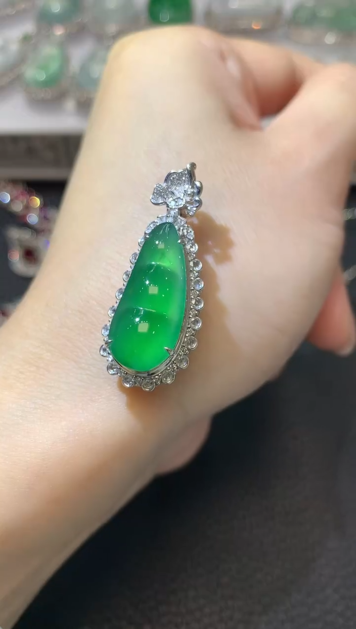 【闪购商品】翡翠吊坠(不含链)18K金镶嵌C87